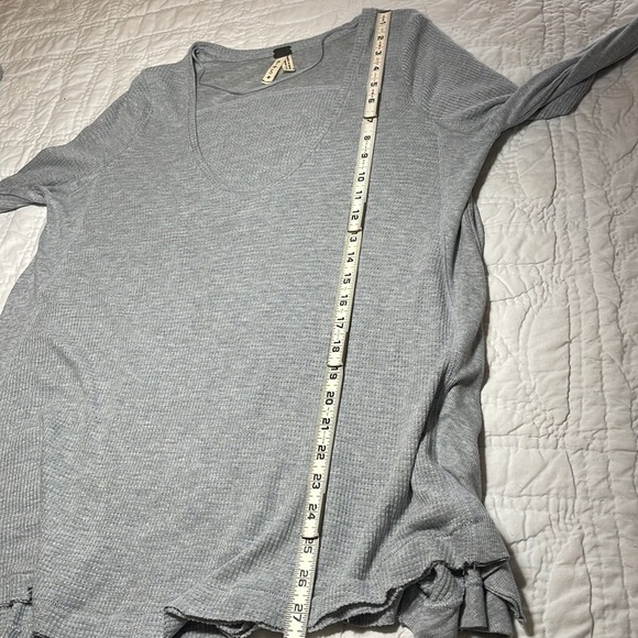 Free People We The Free Waffle Tunic Top Small Oversized Thumbholes Flowy Light - Picture 5 of 7